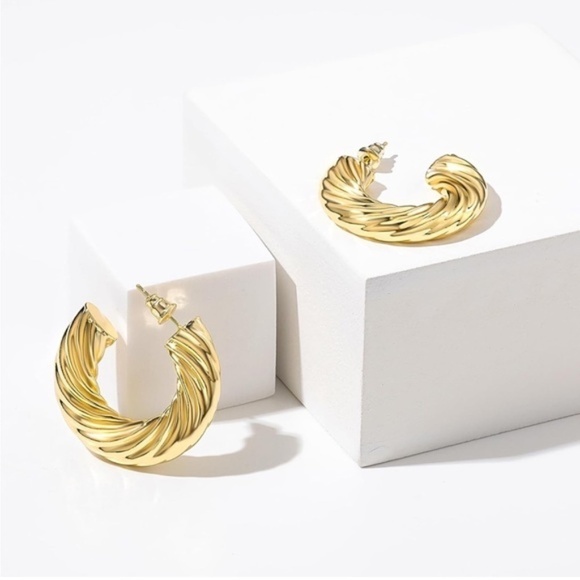 GOLD 14k Gold Plated Textured Hoop Cuff Earrings - Picture 1 of 4